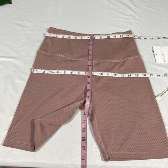 NWT $68 Beyond Yoga [ XL ] Heather Rib High Rise Biker‎ Short in Mauve - Picture 12 of 14